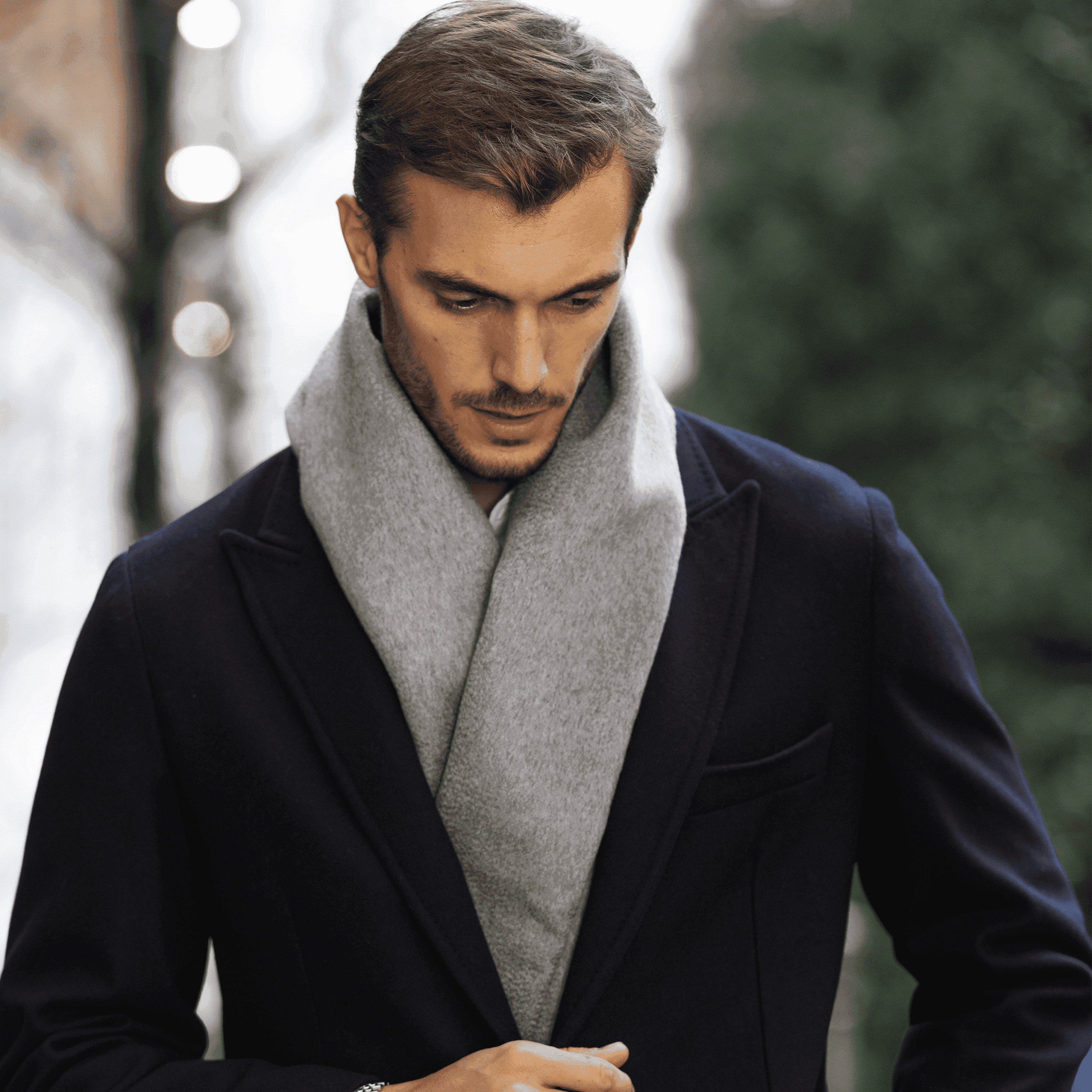 sciarpa grigia con iniziali in cachemire